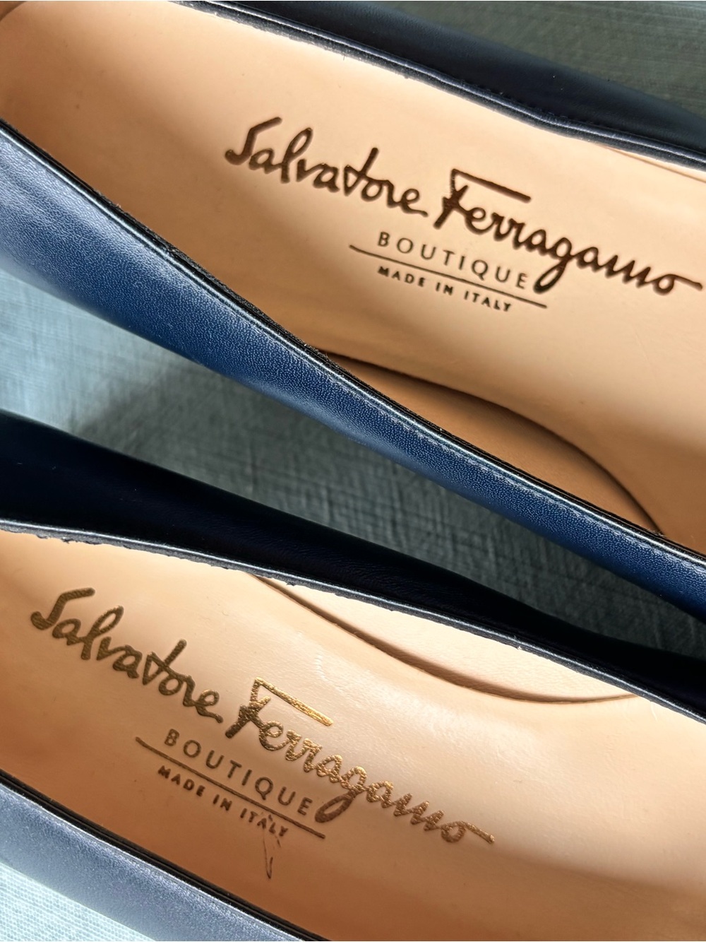 Vintage Salvatore Ferragamo Navy Leather Block Heel Pumps 8 narrow - Picture 2 of 12